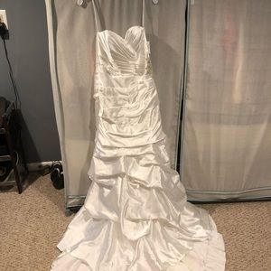 NWT David’s bridal wedding dress - never used NWT